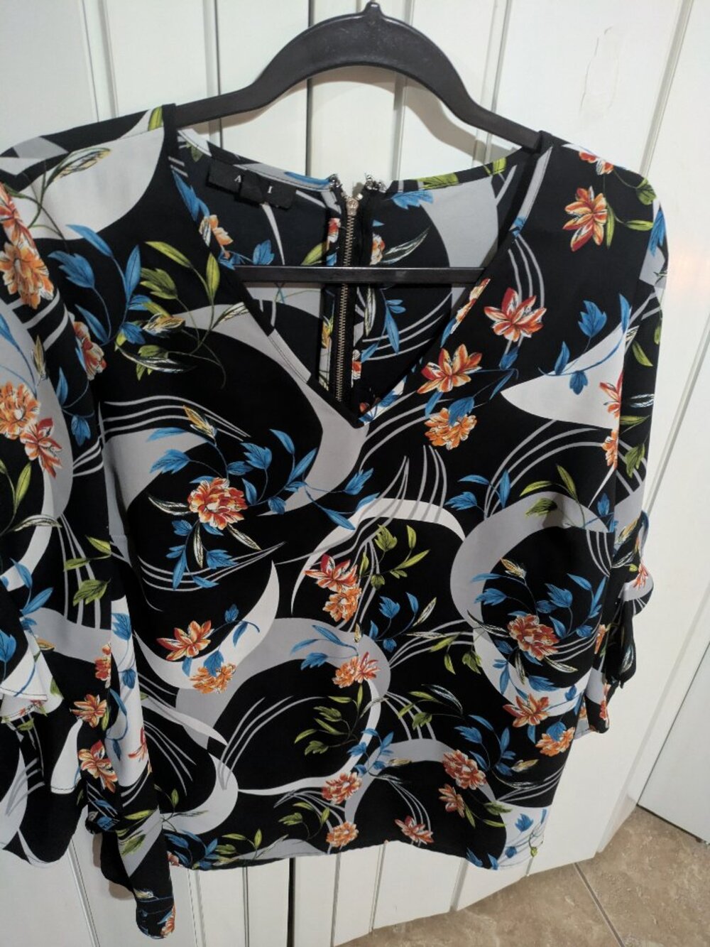 ~NWOT Just Beautiful Alfani Blouse!